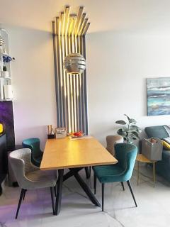 Stylish 3-bedroom, First sea line - Bar - 9