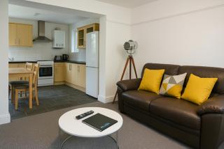Classy 8BR Home - Near Sherwood, City Hospital & Nottingham City Centre - Garden - Sleeps 16 - Nottingham - 9