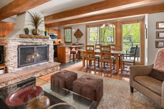 Chateau Roaring Fork 22, Mountain Chic 4-Bedroom Condo on Roaring Fork River – Walk to Downtown Aspen - 9