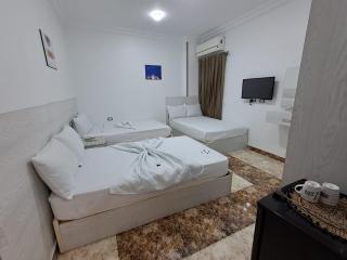 Alaska pyramids view Hotel - Cairo - 4