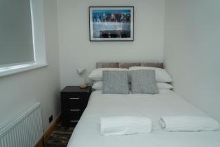 Double Bedroom Near Etihad and CoOp Live with Free Parking, Shared Kitchen & Bathroom - Including FREE 1-Hour Early Check-In or Late Check-out for bookings until JULY - Manchester - 8