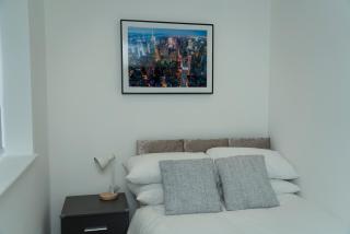 Double Bedroom Near Etihad and CoOp Live with Free Parking, Shared Kitchen & Bathroom - Including FREE 1-Hour Early Check-In or Late Check-out for bookings until JULY - Manchester - 9