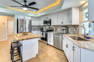Outdoor Kitchen, Bar and Dock Port Charlotte Home - Port Charlotte - 1