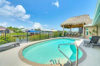 Outdoor Bar and Dock Waterfront Port Charlotte Home - 0
