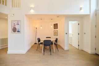 Central Tadworth Terrace Flat - Split- level 2BDR - Purley - 6