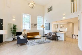 Central Tadworth Terrace Flat - Split- level 2BDR - Purley - 2