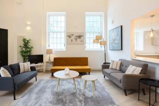 Central Tadworth Terrace Flat - Split- level 2BDR - Purley - 0