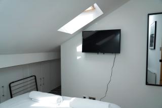 Double Loft Bedroom Near Etihad, CoOp Live with Free Parking, Shared Kitchen & Bathroom - Including FREE 1-Hour Early Check-In or Late Check-out for bookings until JULY - Manchester - 8