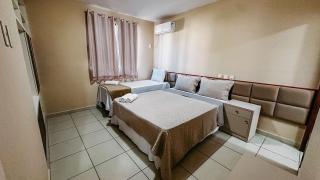 Aptos em condominio frente mar na praia de Taperapuã, atravessou a rua está na praia, aptos com 2 quartos com ar condicionado, internet privativa 300MBPS, 1 vaga de garagem, acomodam até 6 pessoas - 4