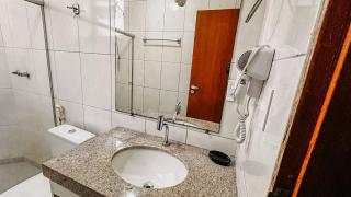 Aptos em condominio frente mar na praia de Taperapuã, atravessou a rua está na praia, aptos com 2 quartos com ar condicionado, internet privativa 300MBPS, 1 vaga de garagem, acomodam até 6 pessoas - 2
