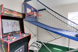 Private Pool Home & Arcade game & Mini Basketball - Hollywood - 7