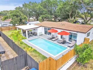 Private Pool Home & Arcade game & Mini Basketball - Hollywood - 0