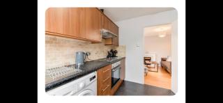 2 Bedroom Central Apartment with Free Parking sleeps 4 people - Edinburgh - 4