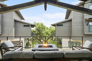 Luxe 3-Story Retreat - Chefs Kitchen and Firepit - Spicewood - 9