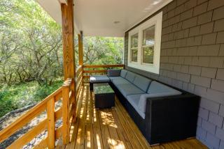 Watermen's Hideout - Waterfront 2-Bedroom, 1-Bathroom Cottage with a Hot tub and Waterfront Deck - Waves - 7