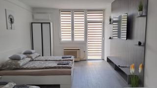 White Harmony Apartment - Debrecen - 9