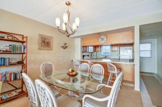 Idyllic Ocean View 4th Floor, 2 Bed/2 Bath condo sleeps 6 guests. Beachfront balcony & pool - Fernandina Beach - 3