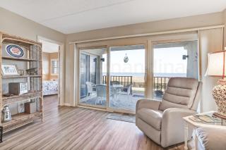 Beachfront Oasis 1st Floor, 2/2 Ocean view condo, 6 guests. Balcony, pool. Beautiful decor. - Fernandina Beach - 8