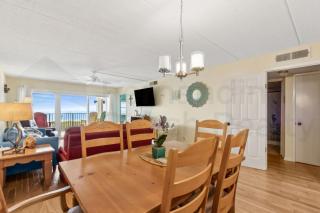 Beachfront 2nd floor unit. 2 bedroom 2 bath private balcony with sweeping ocean view - 5