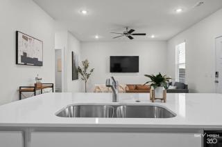 The Exhale | Cozy 3BR Retreat Near U of A - Fayetteville - 0