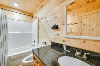 Near Mammoth Cave Family-Friendly Cabin with Patio! - 1