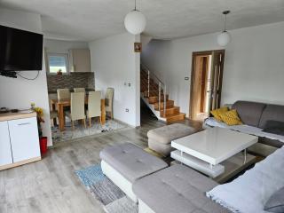 Charming house conveniently located right by the Lepenica highway exit - - 1