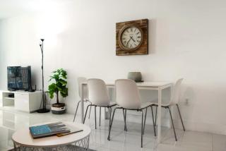 Stylish Brickell Studio with City Skyline Views - Miami - 7