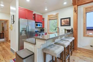 Vivian Park House - - 1