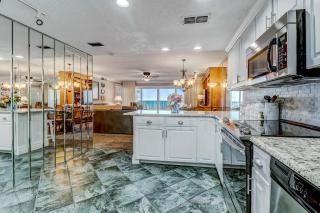 Family friendly 6th Floor 3 Bed/2 Bath Beachfront condo sleeps 8. Ocean view balcony & pool. - Fernandina Beach - 2