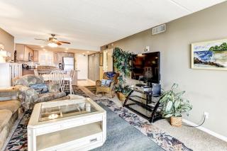 2nd Floor 2 Bed/2 Bath Beachfront condo sleeps 6. patio & pool. - 3