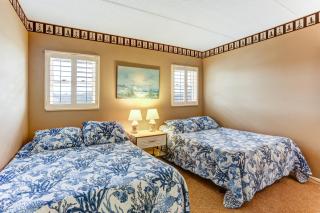 2nd Floor 2 Bed/2 Bath Beachfront condo sleeps 6. patio & pool. - 2