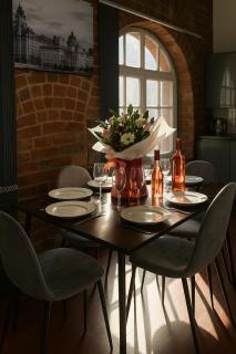 Bright City Centre 1-Bed Apt Steps to Shops & Café - 2