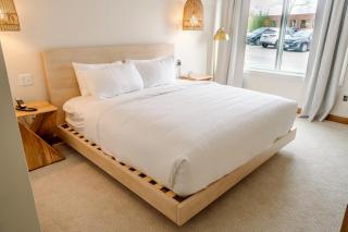 The Shoreline Hotel - 3