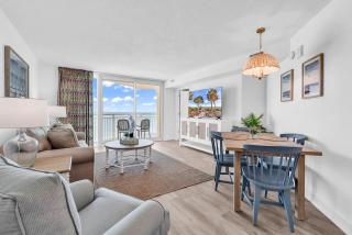 3BR Beach Gem Full Reno-Views From All Bedrooms - Myrtle Beach - 0