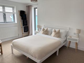 Family home in St Ives with parking! - 8
