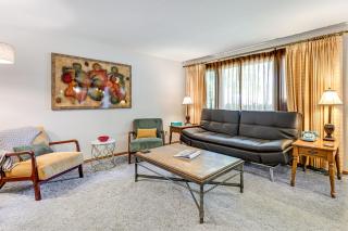 Retro Green Bay Home Steps to Lambeau Field! - 5