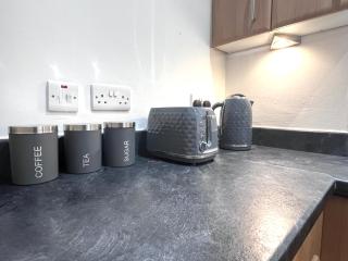 Stylish Central Stay! Parking outside, Walk to everything! - Manchester - 5