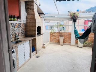 Penthouse Retreat with Jacuzzi and BBQ in the Heart of Copacabana - 4