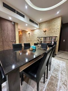 Stylish Premium Classic Apartment - 5