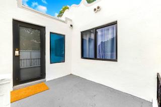 Relaxing Poolside Escape in a Beautiful Home - Miami - 3