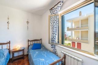 Large seaside apartment with patio - 5