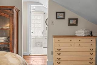 The School House Cottage, Historic 1BR Mystic River Stay Near Seaport - Groton - 2