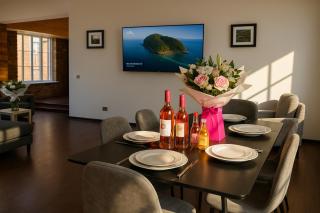 Sleeps 6 -Cosy Retreat - Near Bars & Train! - Liverpool - 2