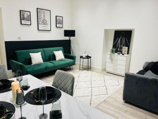 Charming & Spacious 1-Bed Ealing Apartment - 2-Min Walk to Tube & Shops - Ealing - 0