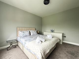Your Relaxing 3-Bed Getaway with Parking - Dore - 7