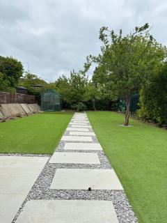 Your Relaxing 3-Bed Getaway with Parking - Dore - 6