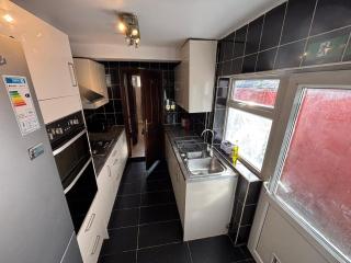 Harry Potter Themed Shared Accommodation - Self Check-In - Leavesden Green - 6