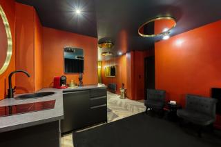Appartement rouge élégant - Miroirs - RER C - 9