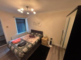 Harry Potter Themed Shared Accommodation - Self Check-In - Leavesden Green - 2