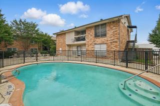 2-BD 2-BA Apartment with Pool Patio Courtyard - 6